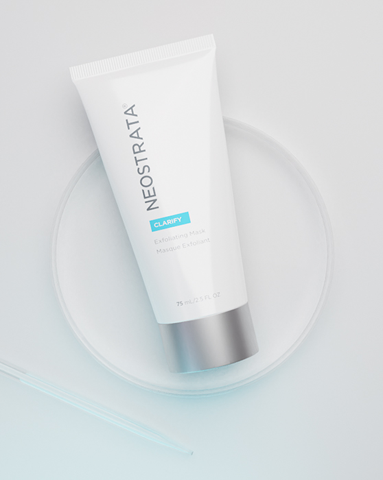 30103_neostrata_exfoliating_mask_2.jpg Blått ljus lyser på Neostrata produkt mot en vit bakrund.