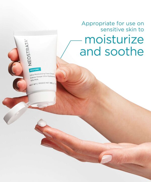 30136_neostrata_restore_ultra_moisturizing_face_cream_v3.jpg Neostrata produkt trycks ut på ett finger mot en vit bakrund.