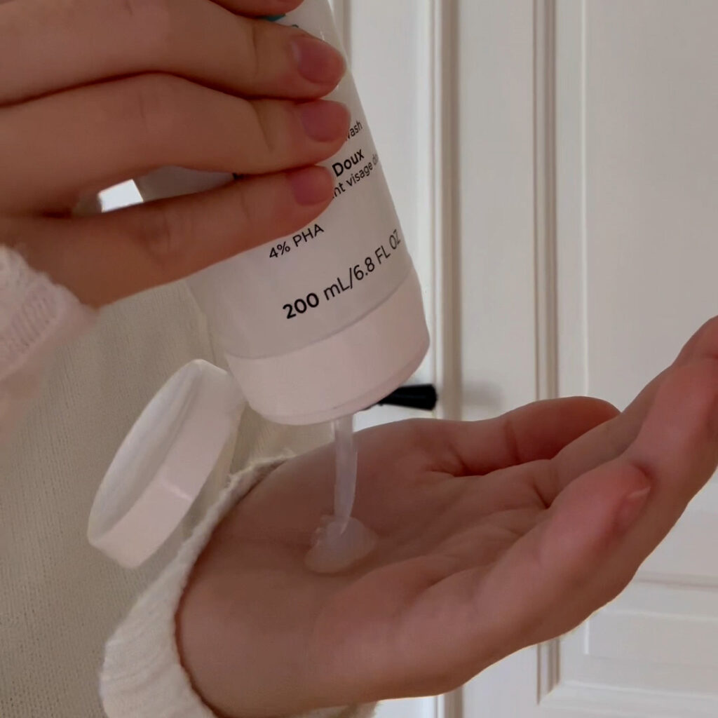 Bild på NEOSTRATAs rengöring med PHA som appliceras